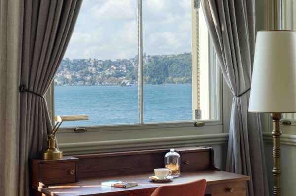 Six Senses Istanbul Junior Suite Desk