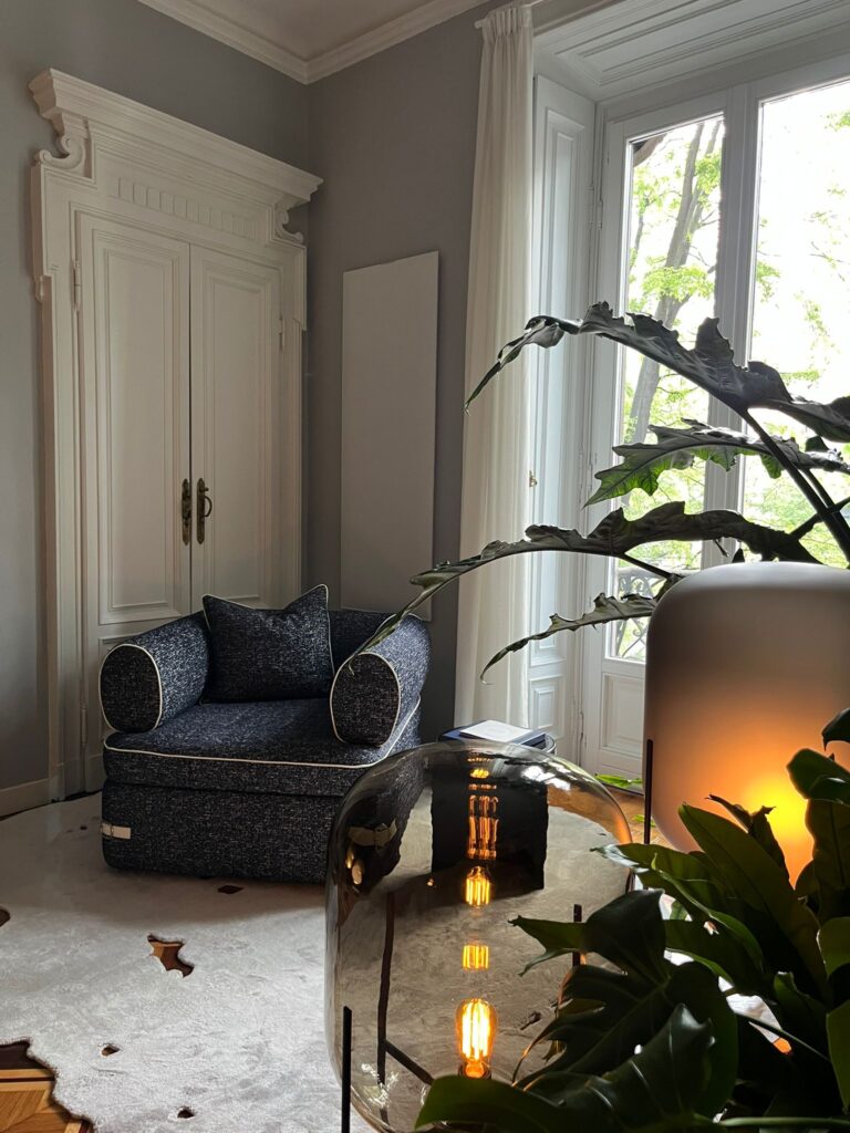 ROSA LOUNGE CHAIR